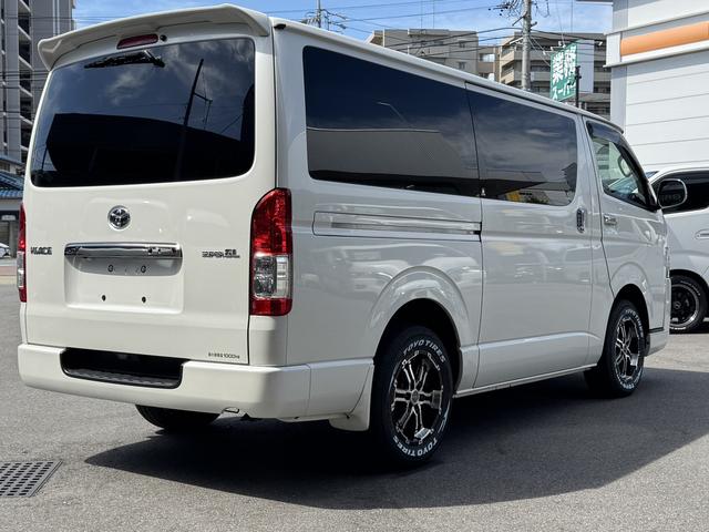 ハイエースバン スーパーＧＬ　ダークプライム　４ＷＤ／１６インチアルミホイール／ベッドキット／社外足廻り／ＧＲ８センターコンソール／フロントエアロ／純正ナビ（14枚目）
