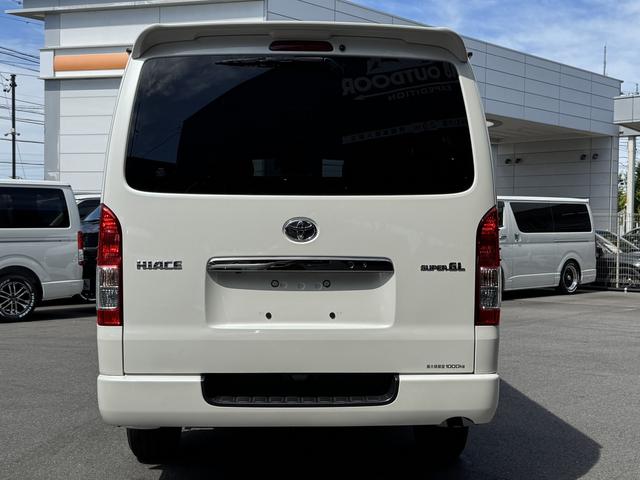 ハイエースバン スーパーＧＬ　ダークプライム　４ＷＤ／１６インチアルミホイール／ベッドキット／社外足廻り／ＧＲ８センターコンソール／フロントエアロ／純正ナビ（19枚目）