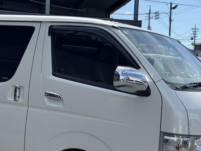 ハイエースバン スーパーＧＬ　ダークプライム　４ＷＤ／１６インチアルミホイール／ベッドキット／社外足廻り／ＧＲ８センターコンソール／フロントエアロ／純正ナビ（28枚目）