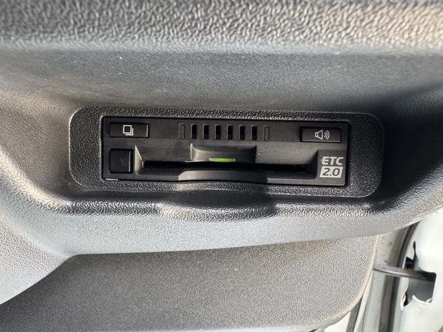 ハイエースバン スーパーＧＬ　ダークプライム　４ＷＤ／１６インチアルミホイール／ベッドキット／社外足廻り／ＧＲ８センターコンソール／フロントエアロ／純正ナビ（42枚目）