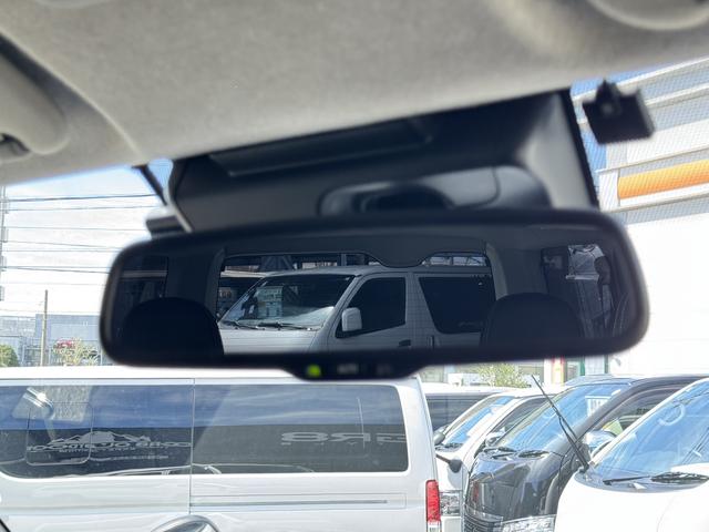 ハイエースバン スーパーＧＬ　ダークプライム　４ＷＤ／１６インチアルミホイール／ベッドキット／社外足廻り／ＧＲ８センターコンソール／フロントエアロ／純正ナビ（45枚目）