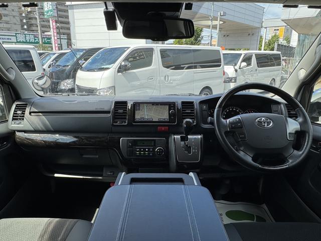 ハイエースバン スーパーＧＬ　ダークプライム　４ＷＤ／１６インチアルミホイール／ベッドキット／社外足廻り／ＧＲ８センターコンソール／フロントエアロ／純正ナビ（47枚目）