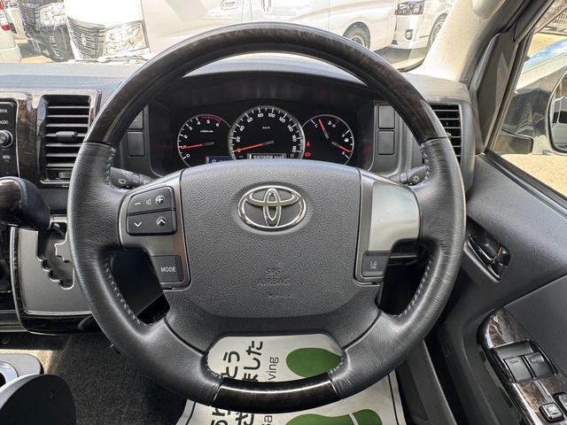 ハイエースバン スーパーＧＬ　ダークプライム　４ＷＤ／１６インチアルミホイール／ベッドキット／社外足廻り／ＧＲ８センターコンソール／フロントエアロ／純正ナビ（48枚目）