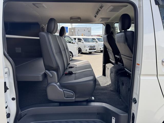 ハイエースバン スーパーＧＬ　ダークプライム　４ＷＤ／１６インチアルミホイール／ベッドキット／社外足廻り／ＧＲ８センターコンソール／フロントエアロ／純正ナビ（50枚目）