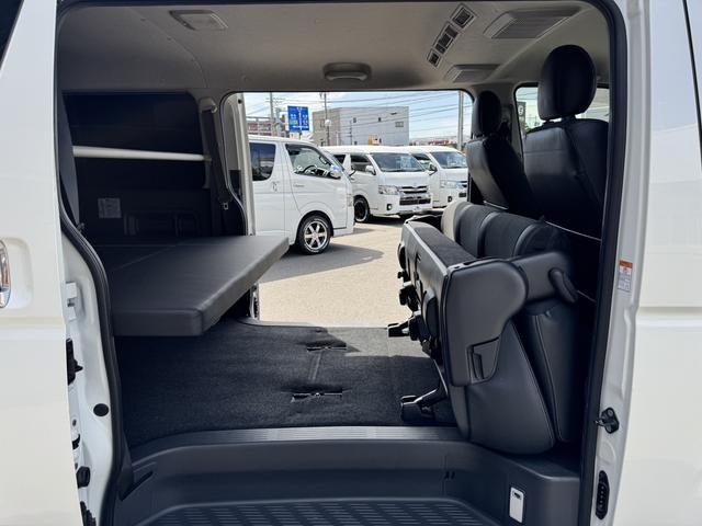ハイエースバン スーパーＧＬ　ダークプライム　４ＷＤ／１６インチアルミホイール／ベッドキット／社外足廻り／ＧＲ８センターコンソール／フロントエアロ／純正ナビ（52枚目）