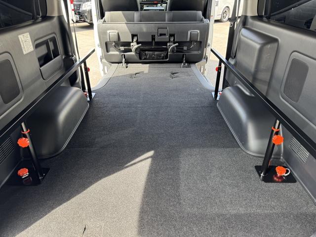 ハイエースバン スーパーＧＬ　ダークプライム　４ＷＤ／１６インチアルミホイール／ベッドキット／社外足廻り／ＧＲ８センターコンソール／フロントエアロ／純正ナビ（53枚目）