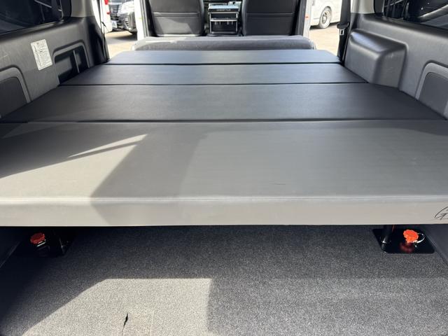 ハイエースバン スーパーＧＬ　ダークプライム　４ＷＤ／１６インチアルミホイール／ベッドキット／社外足廻り／ＧＲ８センターコンソール／フロントエアロ／純正ナビ（54枚目）