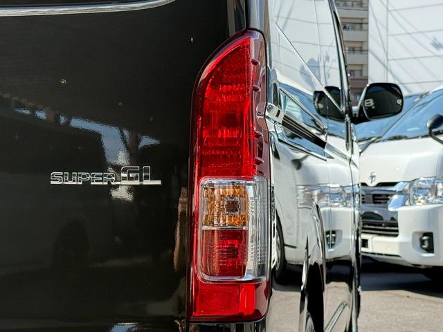 ハイエースバン ロングワイドスーパーＧＬ　寒冷地仕様／アルパインＢＩＧ－Ｘ／１７インチアルミホイール／ベッドキット／カーゴマット／フロントエアロ／（27枚目）