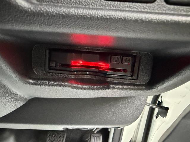 ハイエースバン スーパーGL ダークプライムII 17インチアルミ/ベッドキット/フロントエアロ/カロッツェリア後席モニター/カロッツェリア7インチナビ/シートカバー/衝突軽減ブレーキ/バックカメラ/両側小窓付きスライドドア/キャンピングカー(41枚目)