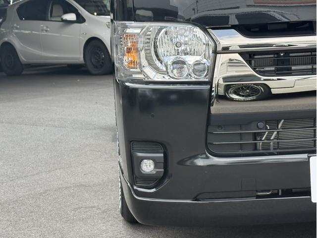 ハイエースバン スーパーGL ダークプライムII ローダウン/16インチアルミ/フロントエアロ/ベッドキット/衝突軽減ブレーキ/純正ナビ/小窓付きスライドドア(12枚目)