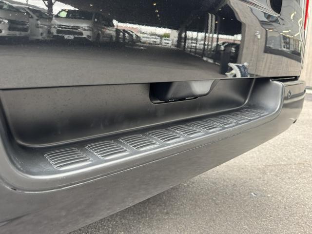 ハイエースバン スーパーGL ダークプライムII ローダウン/16インチアルミ/フロントエアロ/ベッドキット/衝突軽減ブレーキ/純正ナビ/小窓付きスライドドア(25枚目)