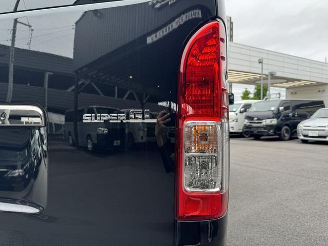 ハイエースバン スーパーGL ダークプライムII ローダウン/16インチアルミ/フロントエアロ/ベッドキット/衝突軽減ブレーキ/純正ナビ/小窓付きスライドドア(29枚目)