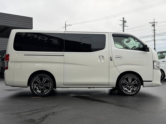 NV350キャラバンバン ロングプレミアムGX 16インチアルミホイール/BOXベッドキット/床張りキット/純正7インチナビ/アラウンドビューモニター(18枚目)