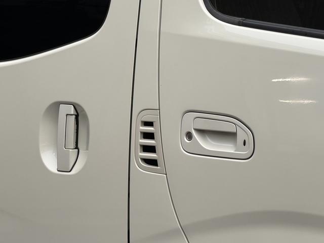 NV350キャラバンバン ロングプレミアムGX 16インチアルミホイール/BOXベッドキット/床張りキット/純正7インチナビ/アラウンドビューモニター(25枚目)