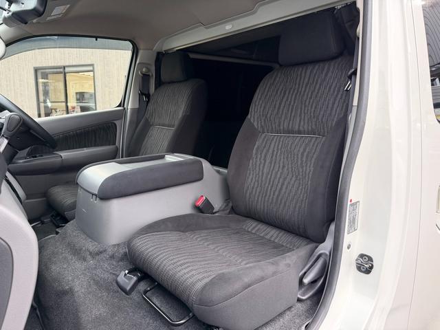 NV350キャラバンバン ロングプレミアムGX 16インチアルミホイール/BOXベッドキット/床張りキット/純正7インチナビ/アラウンドビューモニター(33枚目)