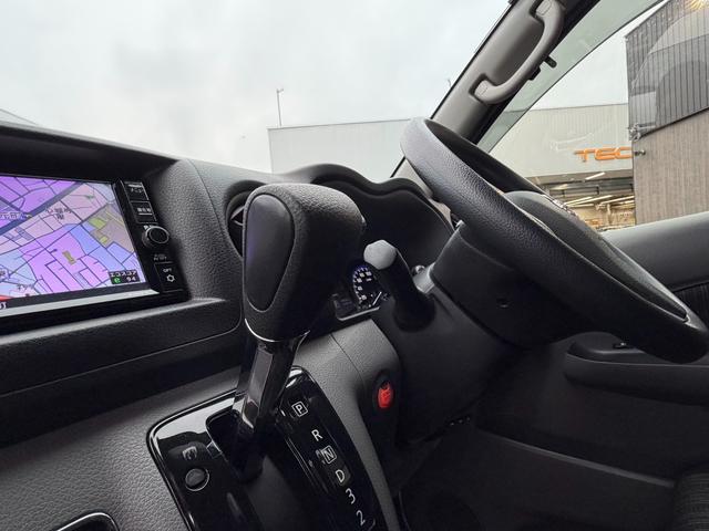 NV350キャラバンバン ロングプレミアムGX 16インチアルミホイール/BOXベッドキット/床張りキット/純正7インチナビ/アラウンドビューモニター(36枚目)