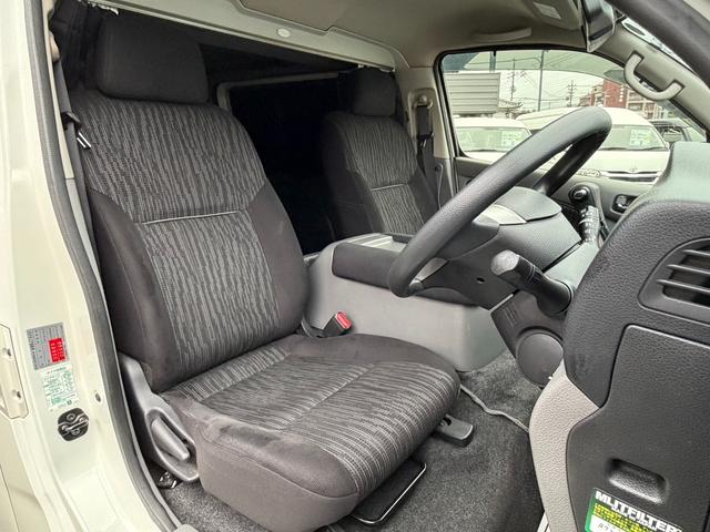 NV350キャラバンバン ロングプレミアムGX 16インチアルミホイール/BOXベッドキット/床張りキット/純正7インチナビ/アラウンドビューモニター(38枚目)