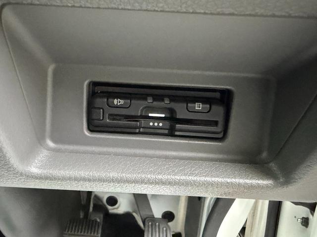 NV350キャラバンバン ロングプレミアムGX 16インチアルミホイール/BOXベッドキット/床張りキット/純正7インチナビ/アラウンドビューモニター(39枚目)