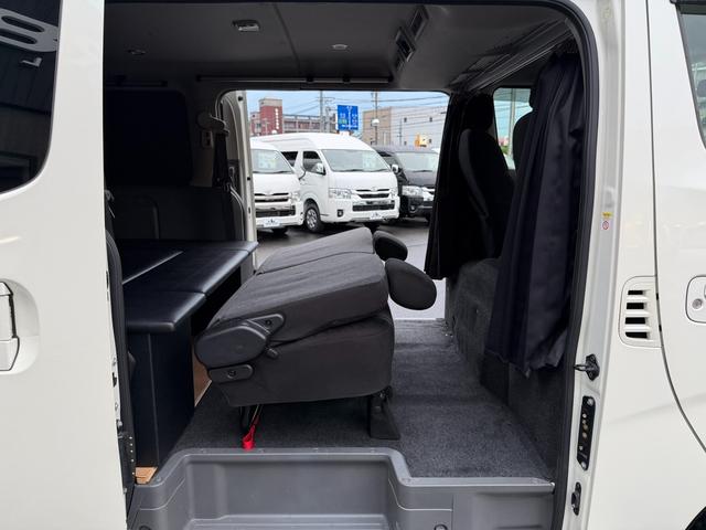 NV350キャラバンバン ロングプレミアムGX 16インチアルミホイール/BOXベッドキット/床張りキット/純正7インチナビ/アラウンドビューモニター(48枚目)