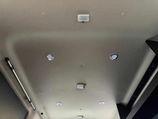 NV350キャラバンバン ロングプレミアムGX 16インチアルミホイール/BOXベッドキット/床張りキット/純正7インチナビ/アラウンドビューモニター(50枚目)