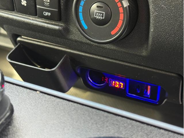 ハイエースバン DX 4WD/16インチアルミホイール/丸目ヘッドライト/アルパインBIG-X/ベッドキット/デジタルインナーミラー(44枚目)