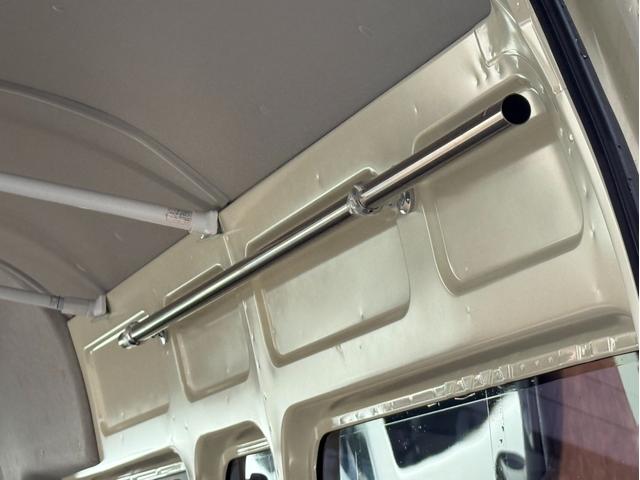 ハイエースバン DX 4WD/16インチアルミホイール/丸目ヘッドライト/アルパインBIG-X/ベッドキット/デジタルインナーミラー(54枚目)