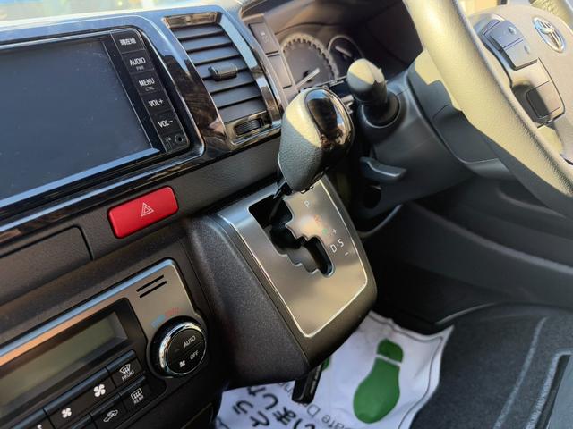 ハイエースバン スーパーGL ダークプライムII ローダウン/17inアルミ/ベッドキット/床張りキット/フロントエアロ/クルーズコントロール/衝突軽減ブレーキ(42枚目)