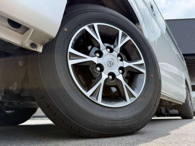 ハイエースバン スーパーGL ダークプライムII 後席モニター/アルパイン7インチナビ/ベッドキット/シートカバー/純正15インチアルミホイール/衝突軽減ブレーキ(12枚目)