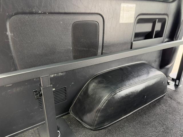 ハイエースバン スーパーGL ダークプライムII 後席モニター/アルパイン7インチナビ/ベッドキット/シートカバー/純正15インチアルミホイール/衝突軽減ブレーキ(47枚目)