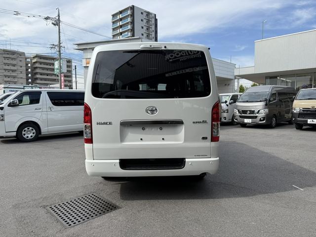 ハイエースバン ロングスーパーGL ダークプライムS 新車未登録/4WD/20周年記念/16インチアルミ/アルパインディスプレイオーディオ/ベッドキット/床張りキット/フロントエアロ/GRマッドフラップ/両側電動スライドドア/キャンピングカー(17枚目)