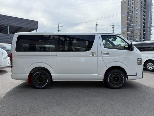 ハイエースバン ロングスーパーGL ダークプライムS 新車未登録/4WD/20周年記念/16インチアルミ/アルパインディスプレイオーディオ/ベッドキット/床張りキット/フロントエアロ/GRマッドフラップ/両側電動スライドドア/キャンピングカー(18枚目)