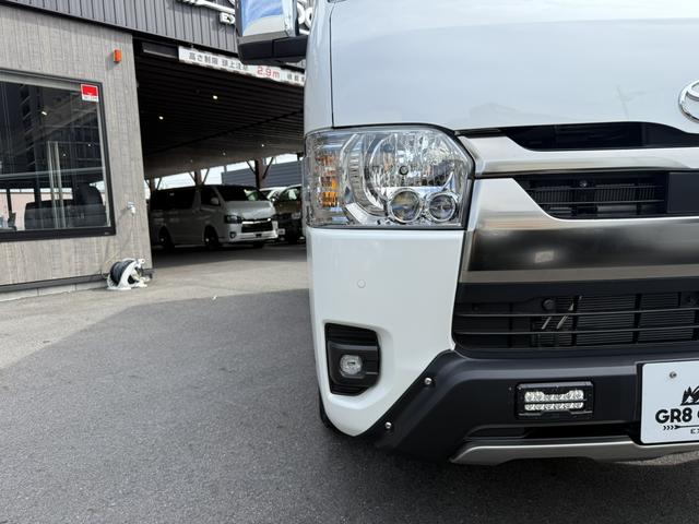 ハイエースバン ロングスーパーGL ダークプライムS 新車未登録/4WD/20周年記念/16インチアルミ/アルパインディスプレイオーディオ/ベッドキット/床張りキット/フロントエアロ/GRマッドフラップ/両側電動スライドドア/キャンピングカー(22枚目)