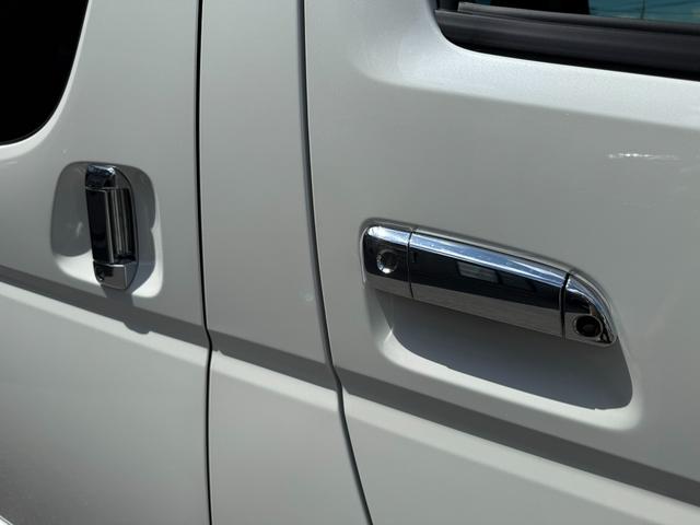 ハイエースバン ロングスーパーGL ダークプライムS 新車未登録/4WD/20周年記念/16インチアルミ/アルパインディスプレイオーディオ/ベッドキット/床張りキット/フロントエアロ/GRマッドフラップ/両側電動スライドドア/キャンピングカー(26枚目)