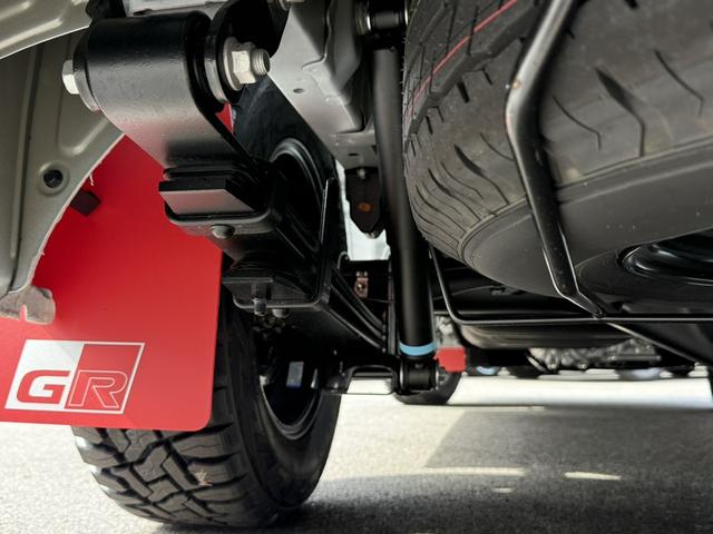 ハイエースバン ロングスーパーGL ダークプライムS 新車未登録/4WD/20周年記念/16インチアルミ/アルパインディスプレイオーディオ/ベッドキット/床張りキット/フロントエアロ/GRマッドフラップ/両側電動スライドドア/キャンピングカー(30枚目)