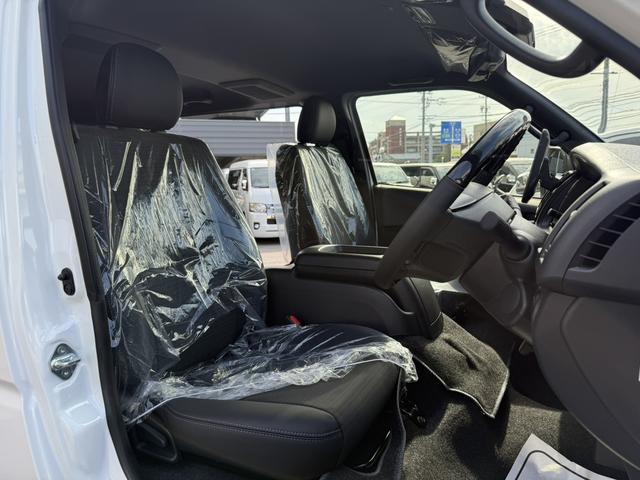 ハイエースバン ロングスーパーGL ダークプライムS 新車未登録/4WD/20周年記念/16インチアルミ/アルパインディスプレイオーディオ/ベッドキット/床張りキット/フロントエアロ/GRマッドフラップ/両側電動スライドドア/キャンピングカー(34枚目)