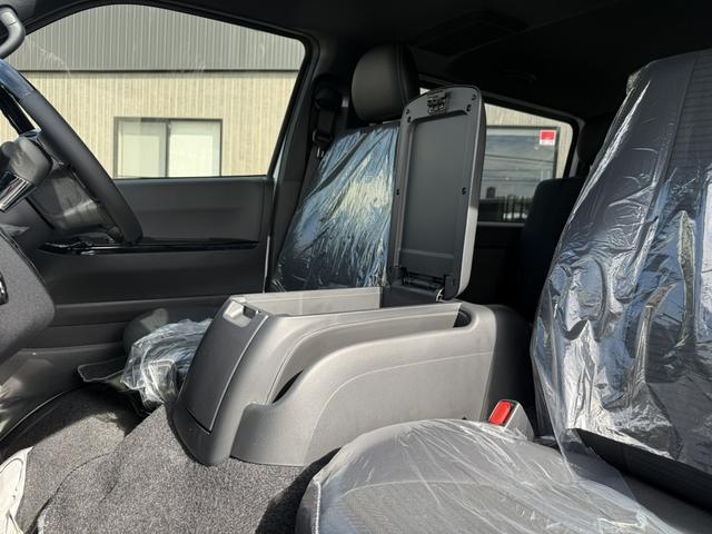 ハイエースバン ロングスーパーGL ダークプライムS 新車未登録/4WD/20周年記念/16インチアルミ/アルパインディスプレイオーディオ/ベッドキット/床張りキット/フロントエアロ/GRマッドフラップ/両側電動スライドドア/キャンピングカー(47枚目)