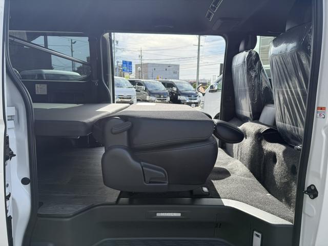 ハイエースバン ロングスーパーGL ダークプライムS 新車未登録/4WD/20周年記念/16インチアルミ/アルパインディスプレイオーディオ/ベッドキット/床張りキット/フロントエアロ/GRマッドフラップ/両側電動スライドドア/キャンピングカー(50枚目)