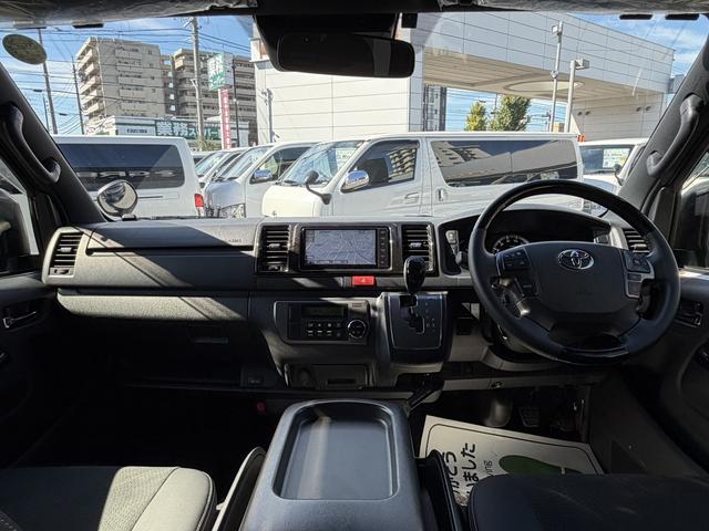 ハイエースバン スーパーGL ダークプライムII 純正7インチナビ/フルセグTV / ETC2.0 / パノラミックビューモニター / 衝突軽減ブレーキ /(42枚目)