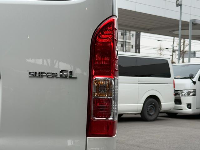 ハイエースバン スーパーGL ダークプライムII 寒冷地仕様/ローダウン/アルパイン後席モニター/ベッドキット/モデリスタフルエアロ/17インチアルミ /(20枚目)