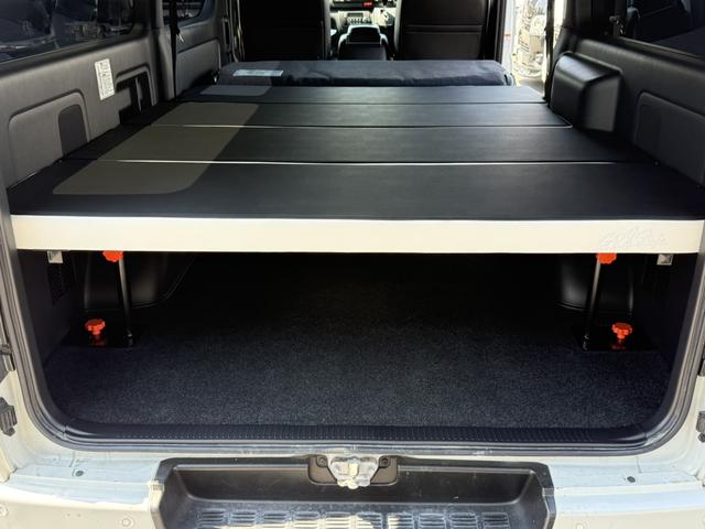 ハイエースバン スーパーGL ダークプライムII 寒冷地仕様/ローダウン/アルパイン後席モニター/ベッドキット/モデリスタフルエアロ/17インチアルミ /(36枚目)