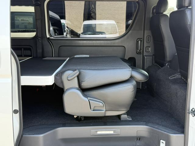 ハイエースバン スーパーGL ダークプライムII 寒冷地仕様/ローダウン/アルパイン後席モニター/ベッドキット/モデリスタフルエアロ/17インチアルミ /(51枚目)