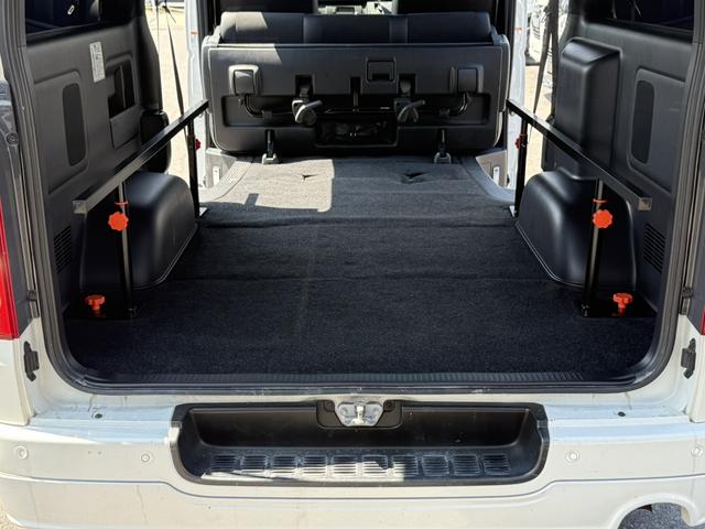 ハイエースバン スーパーGL ダークプライムII 寒冷地仕様/ローダウン/アルパイン後席モニター/ベッドキット/モデリスタフルエアロ/17インチアルミ /(52枚目)
