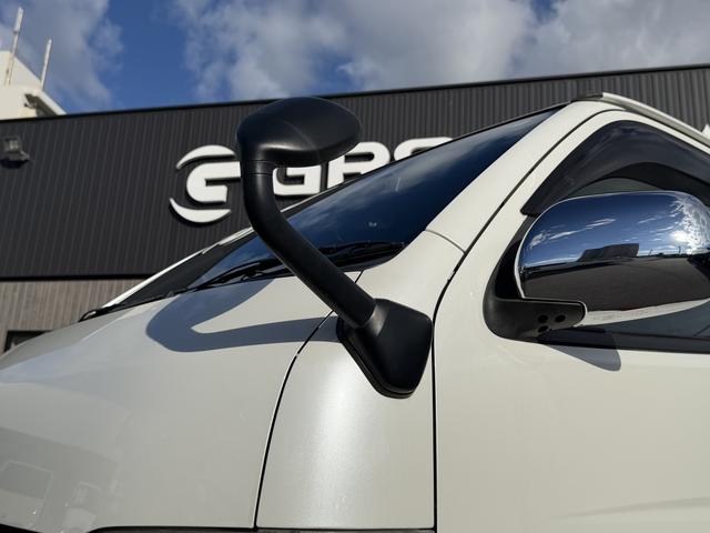 ハイエースバン スーパーGL ダークプライムII 4WD/TRDフルエアロ/ベッドキット/TRDマッドフラップ/15インチアルミ/7インチナビ/衝突軽減ブレーキ(25枚目)