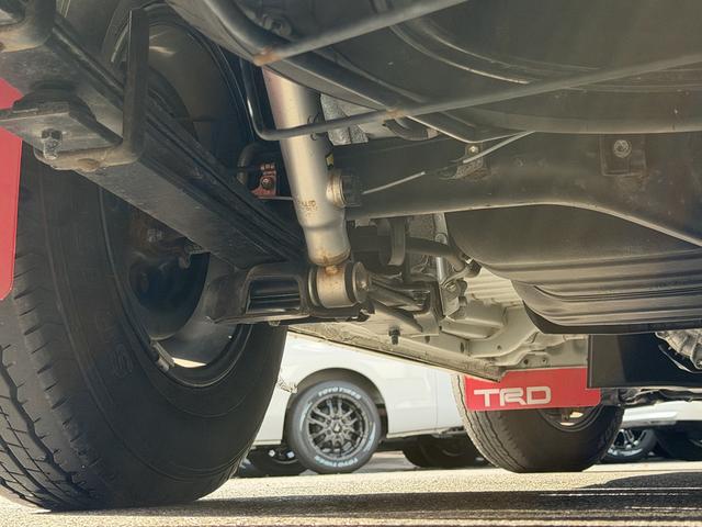 ハイエースバン スーパーGL ダークプライムII 4WD/TRDフルエアロ/ベッドキット/TRDマッドフラップ/15インチアルミ/7インチナビ/衝突軽減ブレーキ(30枚目)