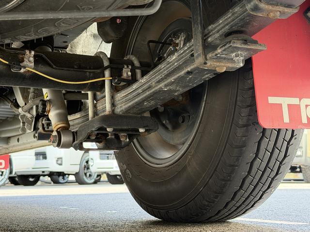 ハイエースバン スーパーGL ダークプライムII 4WD/TRDフルエアロ/ベッドキット/TRDマッドフラップ/15インチアルミ/7インチナビ/衝突軽減ブレーキ(31枚目)