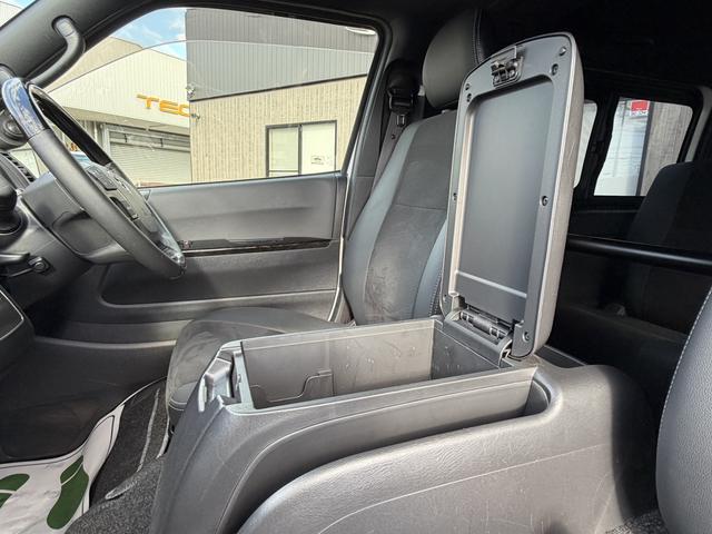 ハイエースバン スーパーGL ダークプライムII 4WD/TRDフルエアロ/ベッドキット/TRDマッドフラップ/15インチアルミ/7インチナビ/衝突軽減ブレーキ(35枚目)