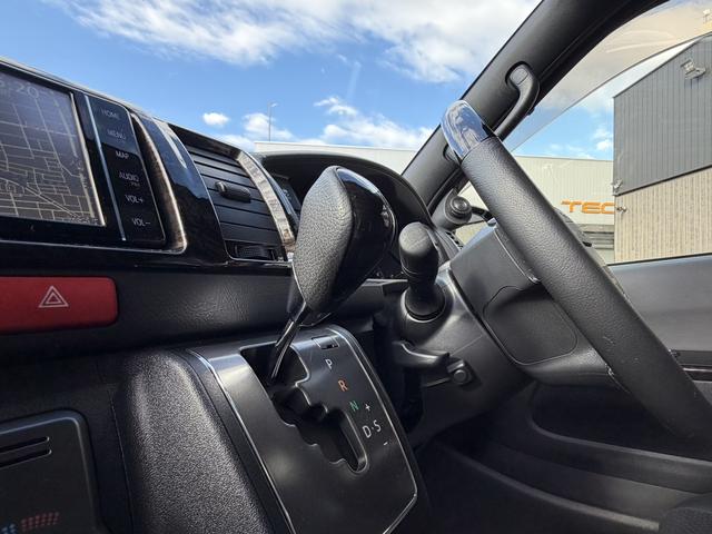 ハイエースバン スーパーGL ダークプライムII 4WD/TRDフルエアロ/ベッドキット/TRDマッドフラップ/15インチアルミ/7インチナビ/衝突軽減ブレーキ(37枚目)