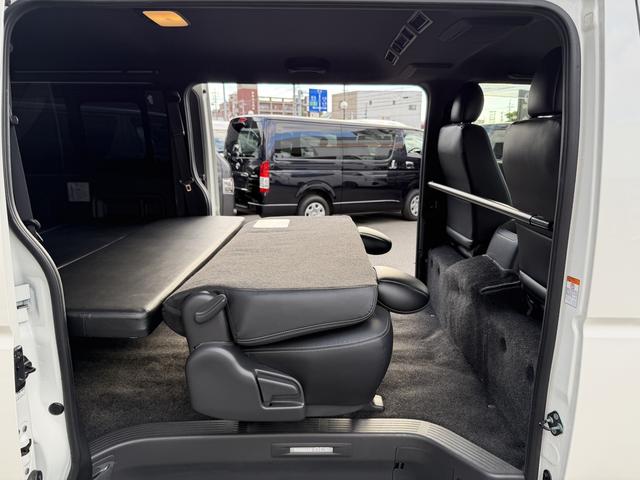 ハイエースバン スーパーGL ダークプライムII 4WD/TRDフルエアロ/ベッドキット/TRDマッドフラップ/15インチアルミ/7インチナビ/衝突軽減ブレーキ(49枚目)