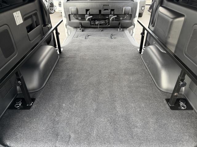 ハイエースバン スーパーGL ダークプライムII 4WD/TRDフルエアロ/ベッドキット/TRDマッドフラップ/15インチアルミ/7インチナビ/衝突軽減ブレーキ(52枚目)