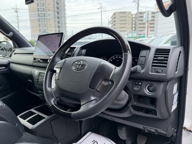 ハイエースバン スーパーＧＬ　ダークプライムＩＩ　４ＷＤ／寒冷地仕様／１６インチアルミホイール／アルパインＢＩＧ－Ｘ／ヒッチメンバー／フロントエアロ／ＥＴＣ／両側小窓付きスライドドア／ＡＣ１００Ｖコンセント／バックカメラ／ＬＥＤヘッドライト（34枚目）